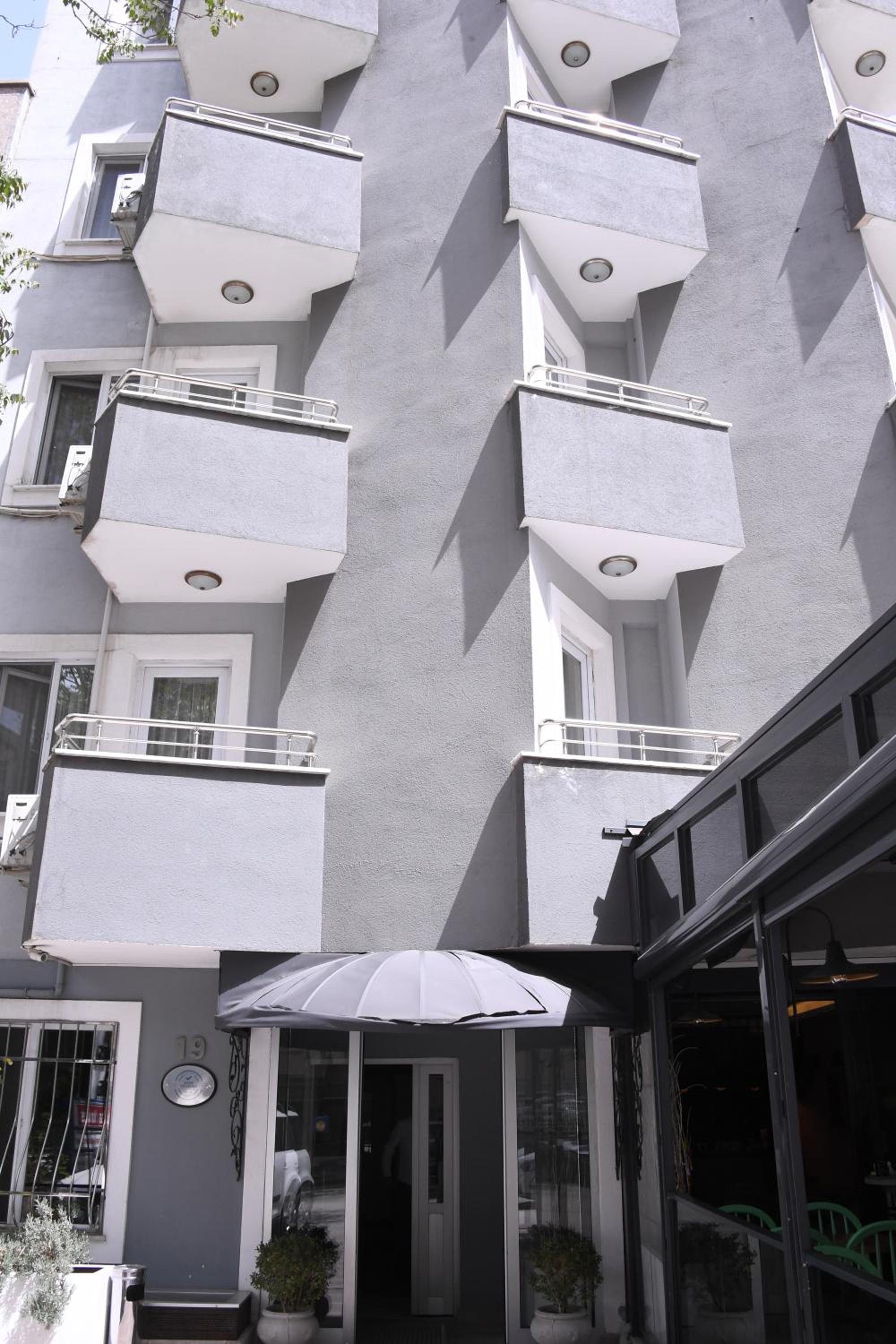 A Hotels & Suite - Image 11