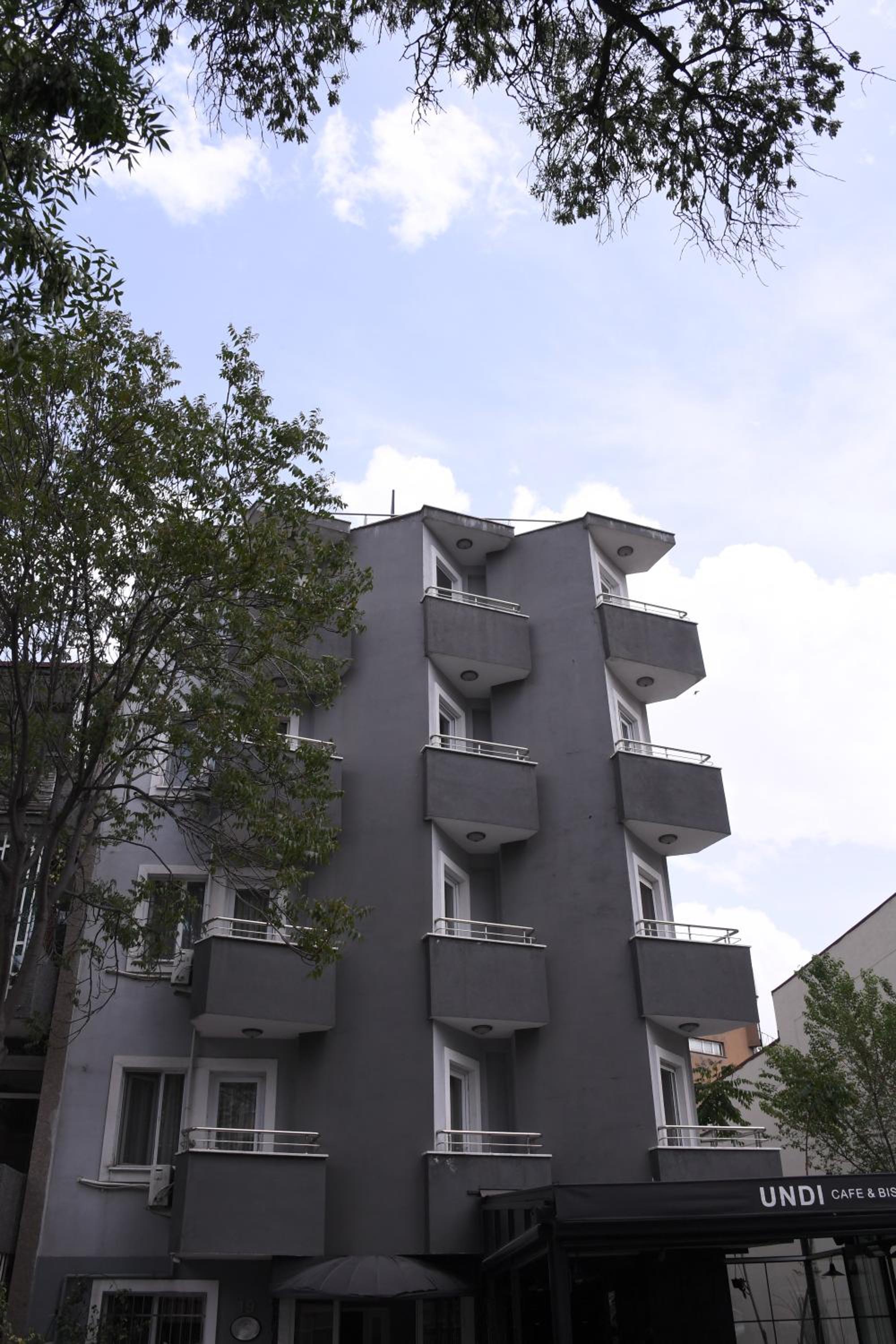 A Hotels & Suite - Image 41