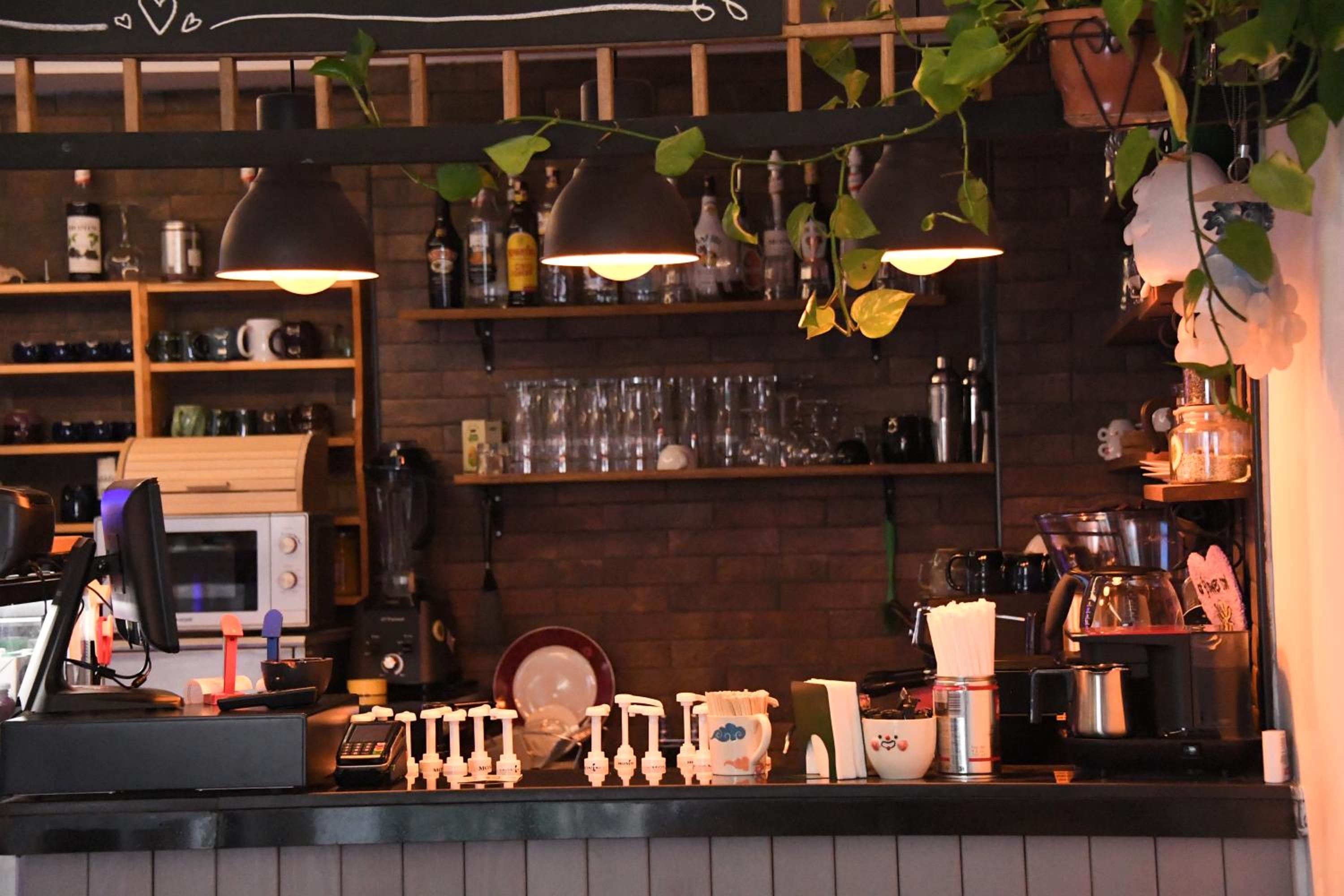 A Hotels & Suite - Image 14