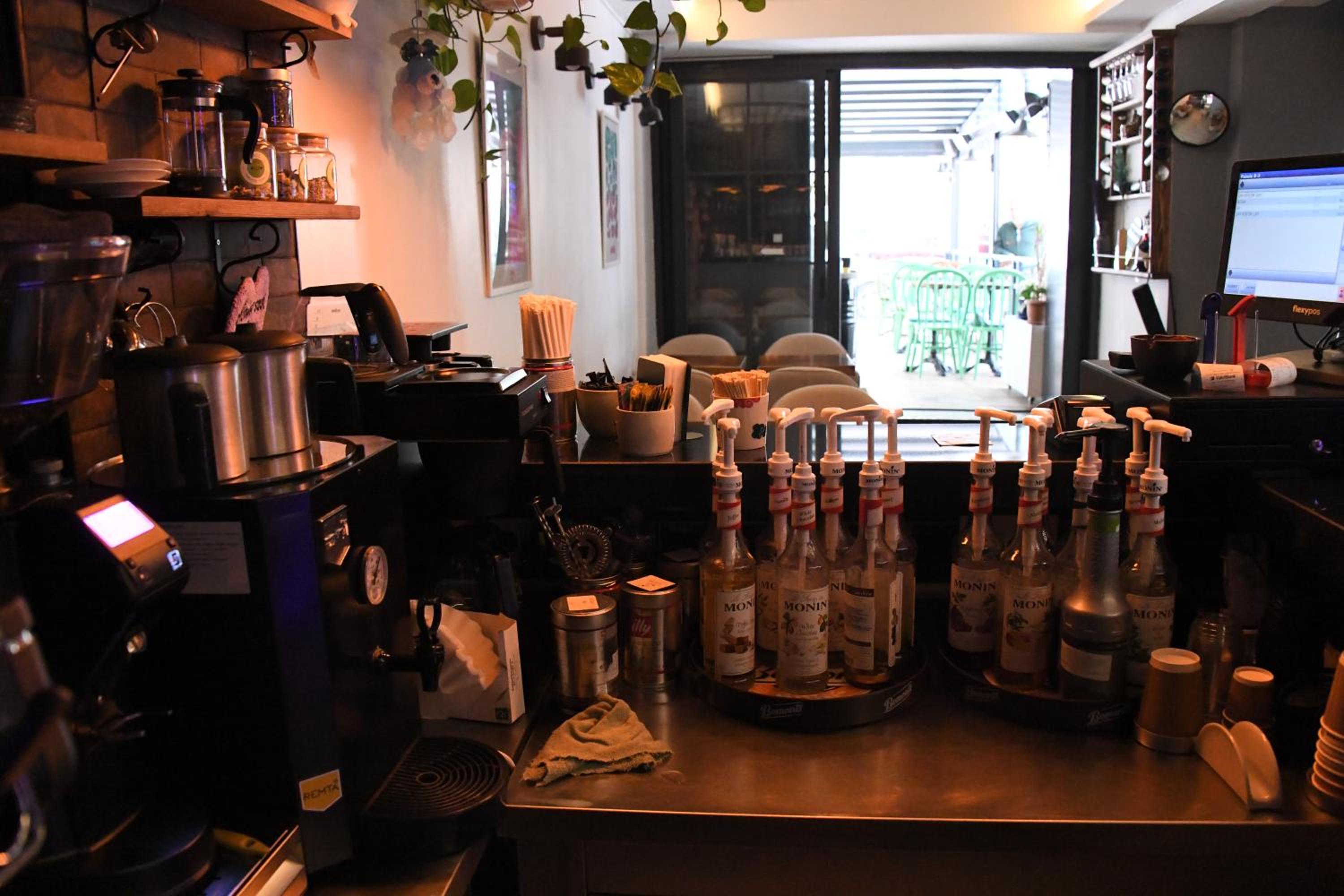 A Hotels & Suite - Image 16