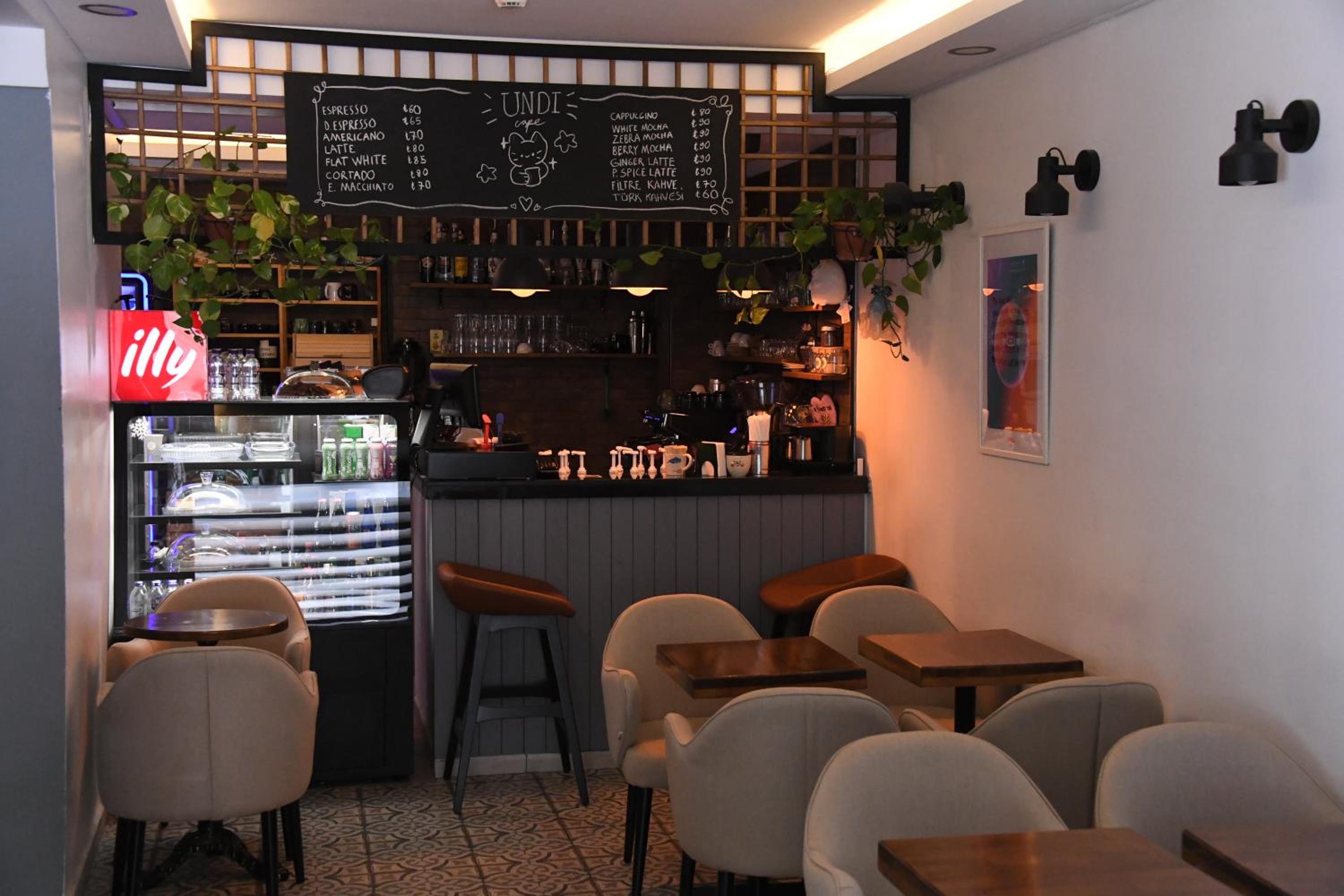 A Hotels & Suite - Image 25