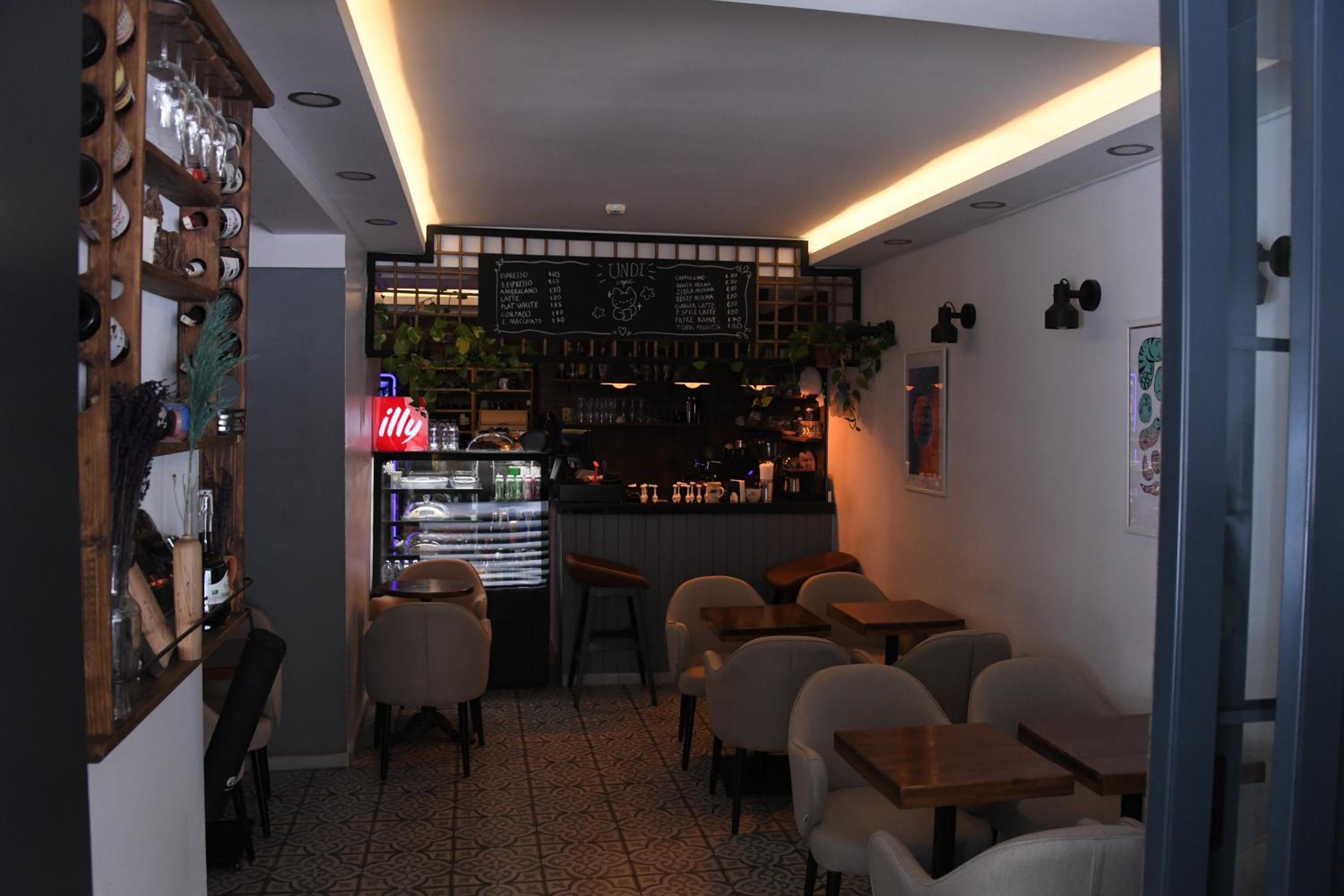 A Hotels & Suite - Image 24