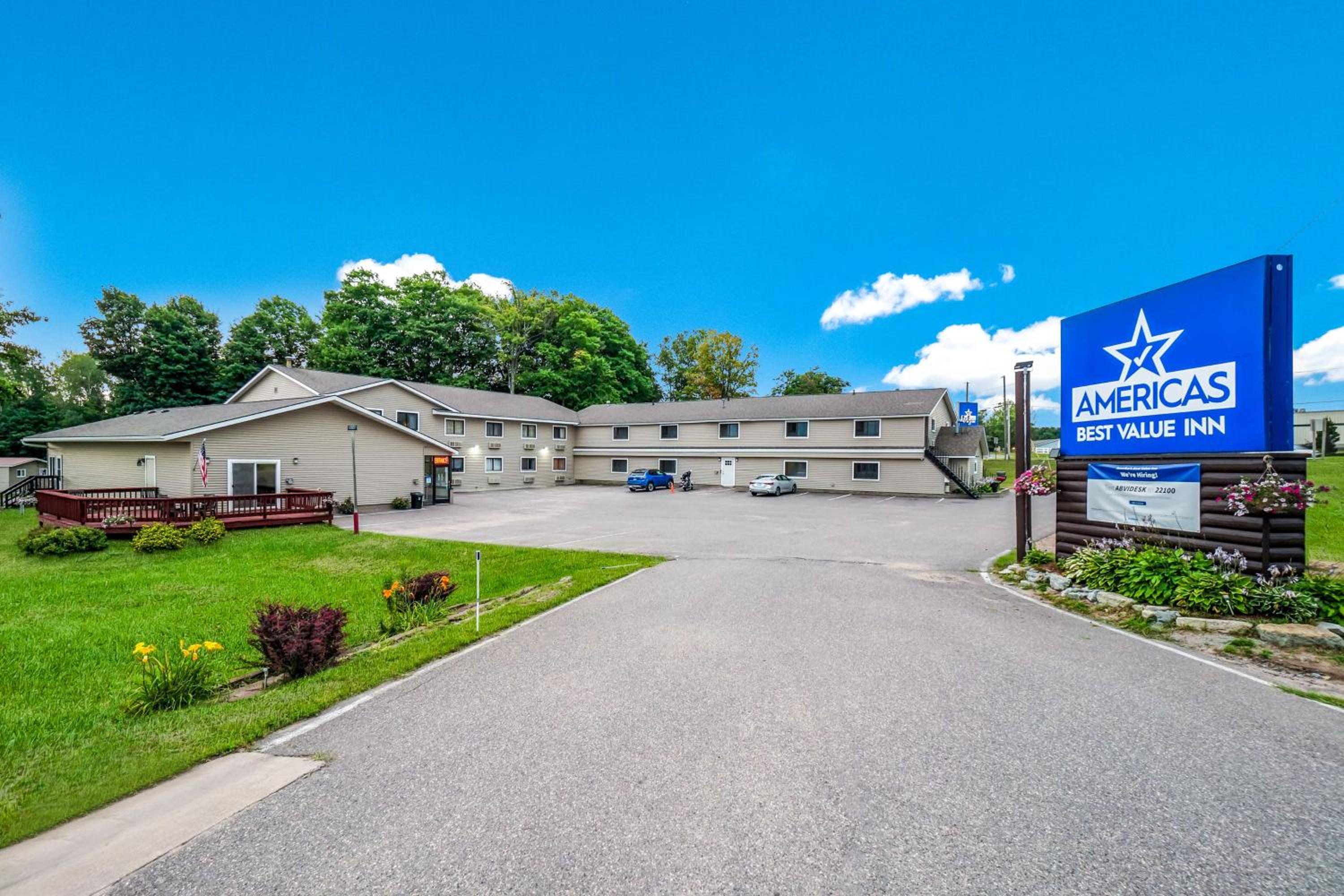Marquette Vacations - Americas Best Value Inn Marquette - Property Image 37