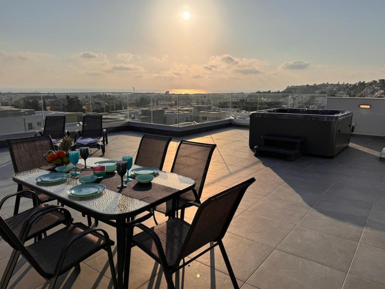 Rooftop apartment with jacuzzi