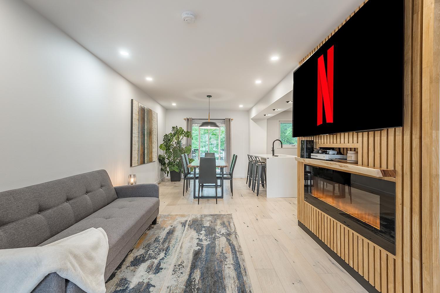 FREE PARKING PRIME LOCATION NEW MODERN CONDO