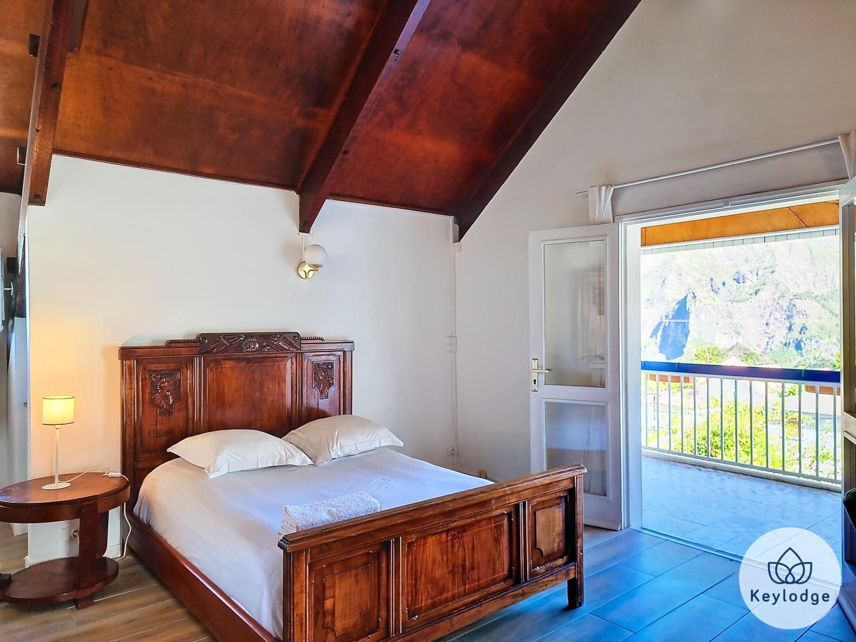 Villa La Thébaïde avec vue montagne et piscine - 5 chambres - 3 étoiles - Cilaos view 3