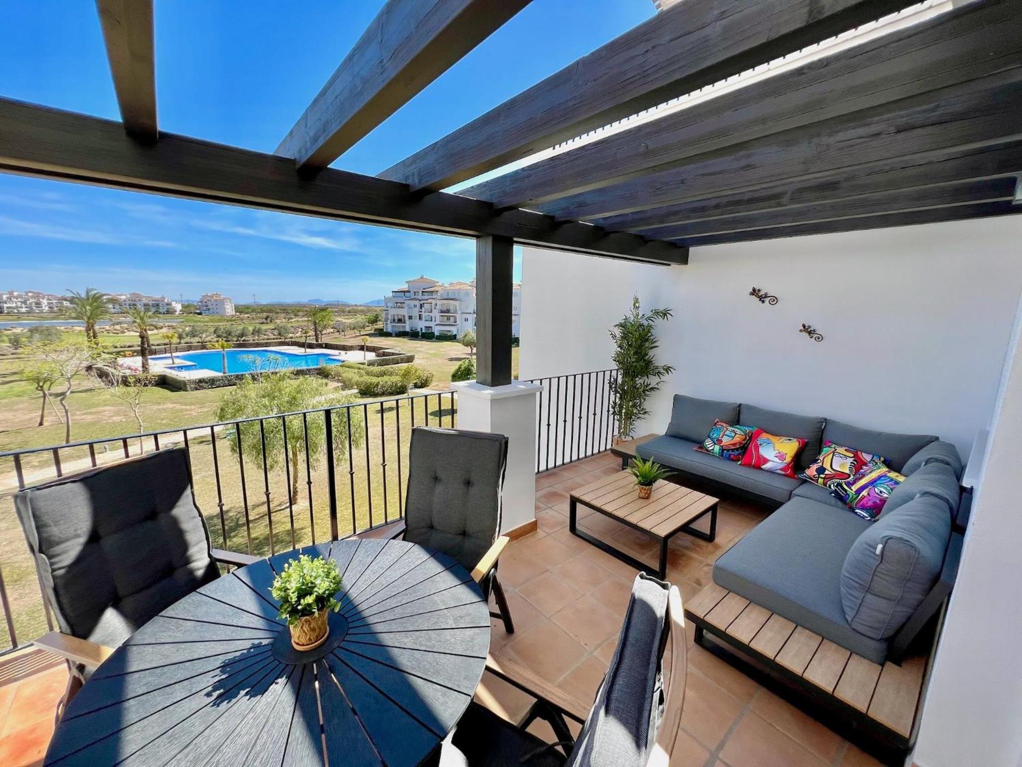 Stunning apartment with a beautiful pool/lake view