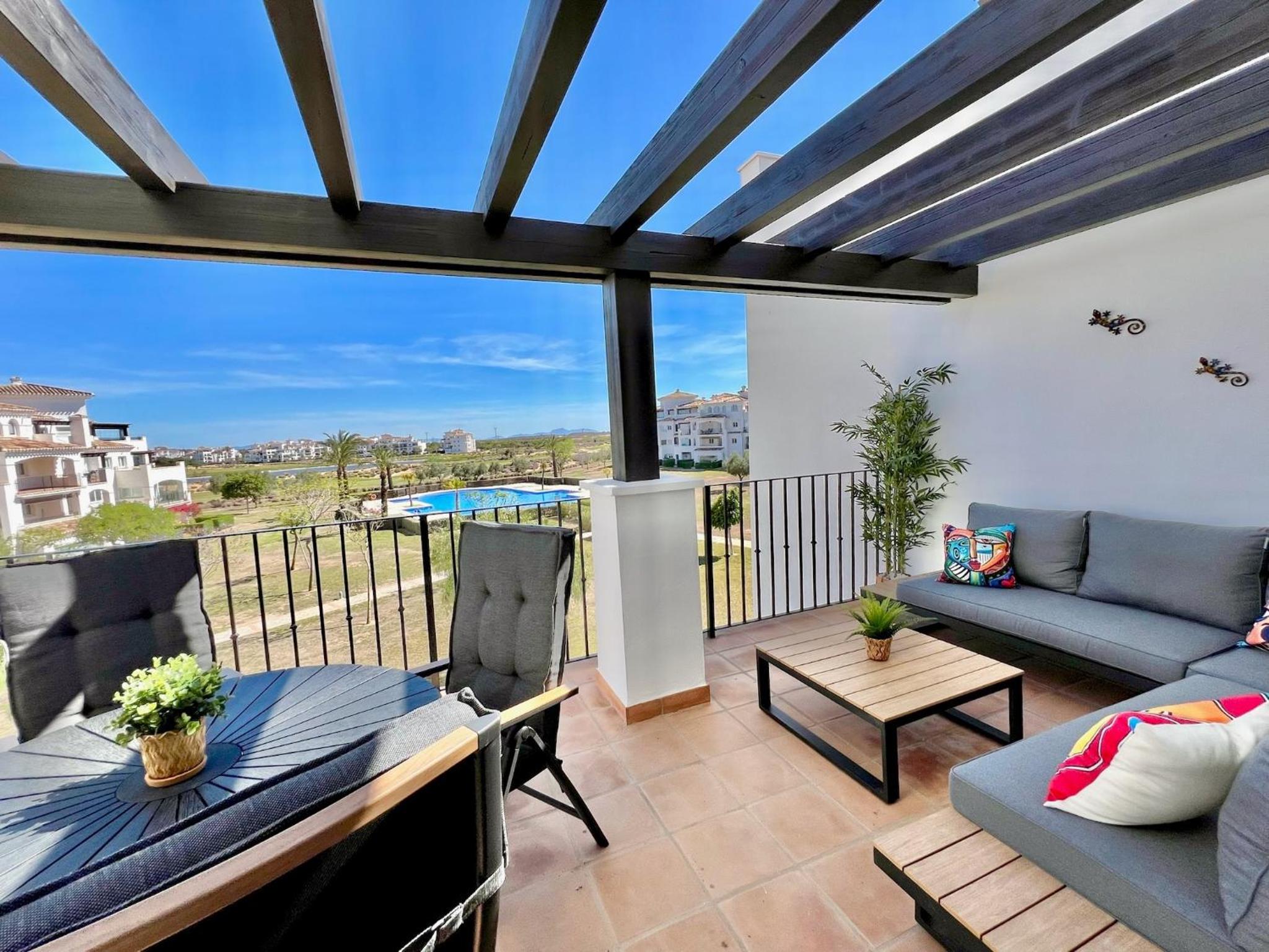 Stunning apartment with a beautiful pool/lake view