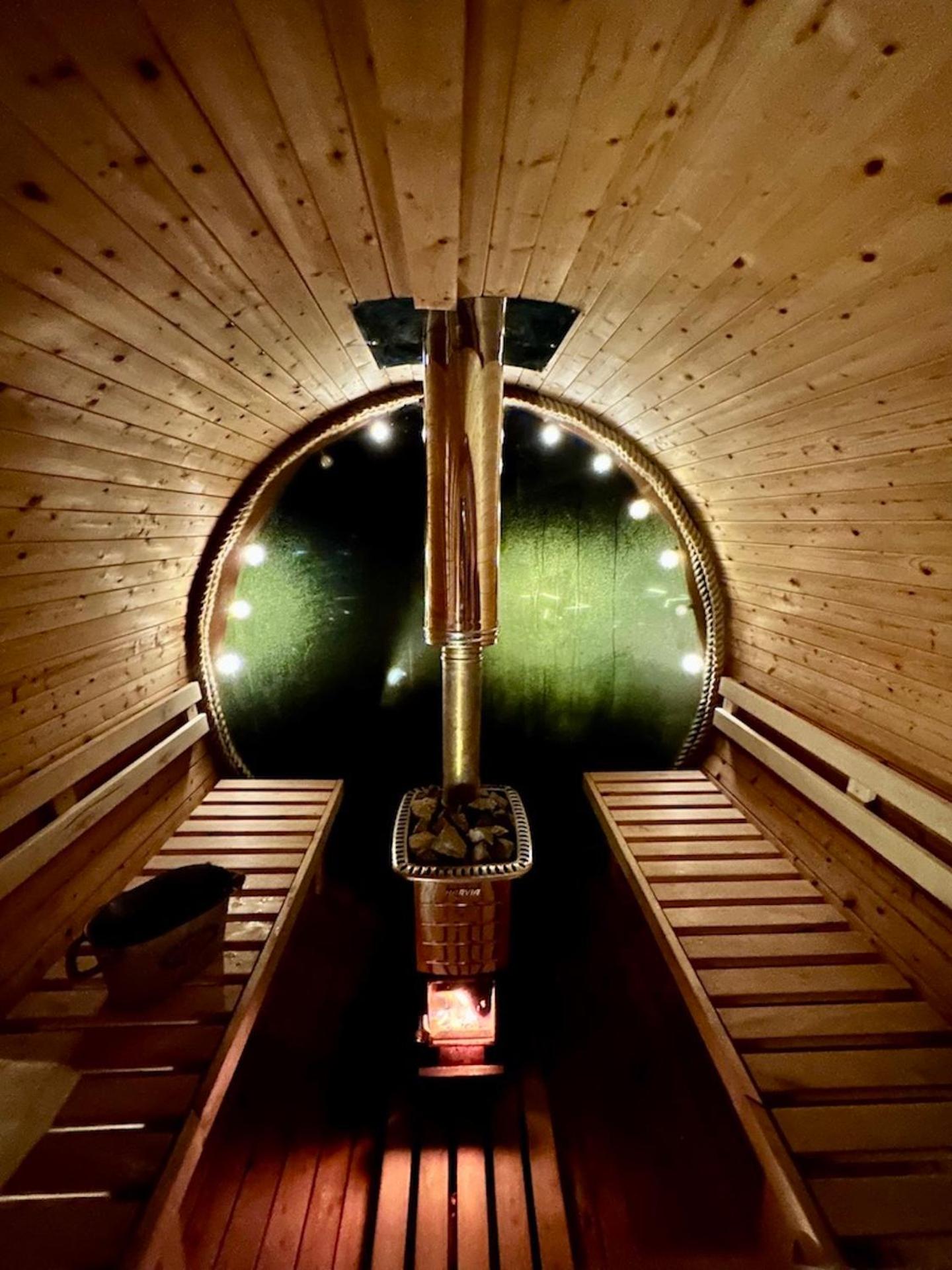 Deerstone Glamping-Boulsworth Hill Dome Hot tub