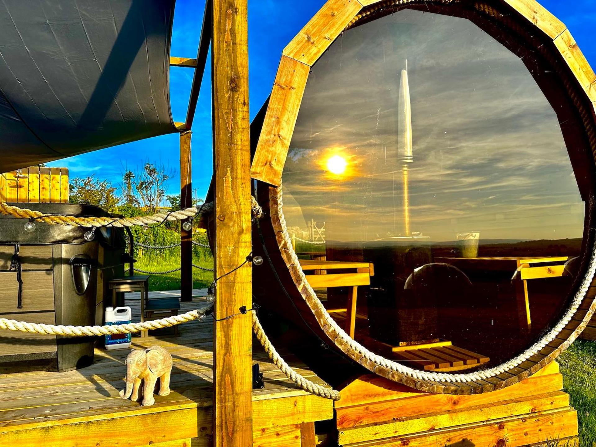 Deerstone Glamping-Boulsworth Hill Dome Hot tub