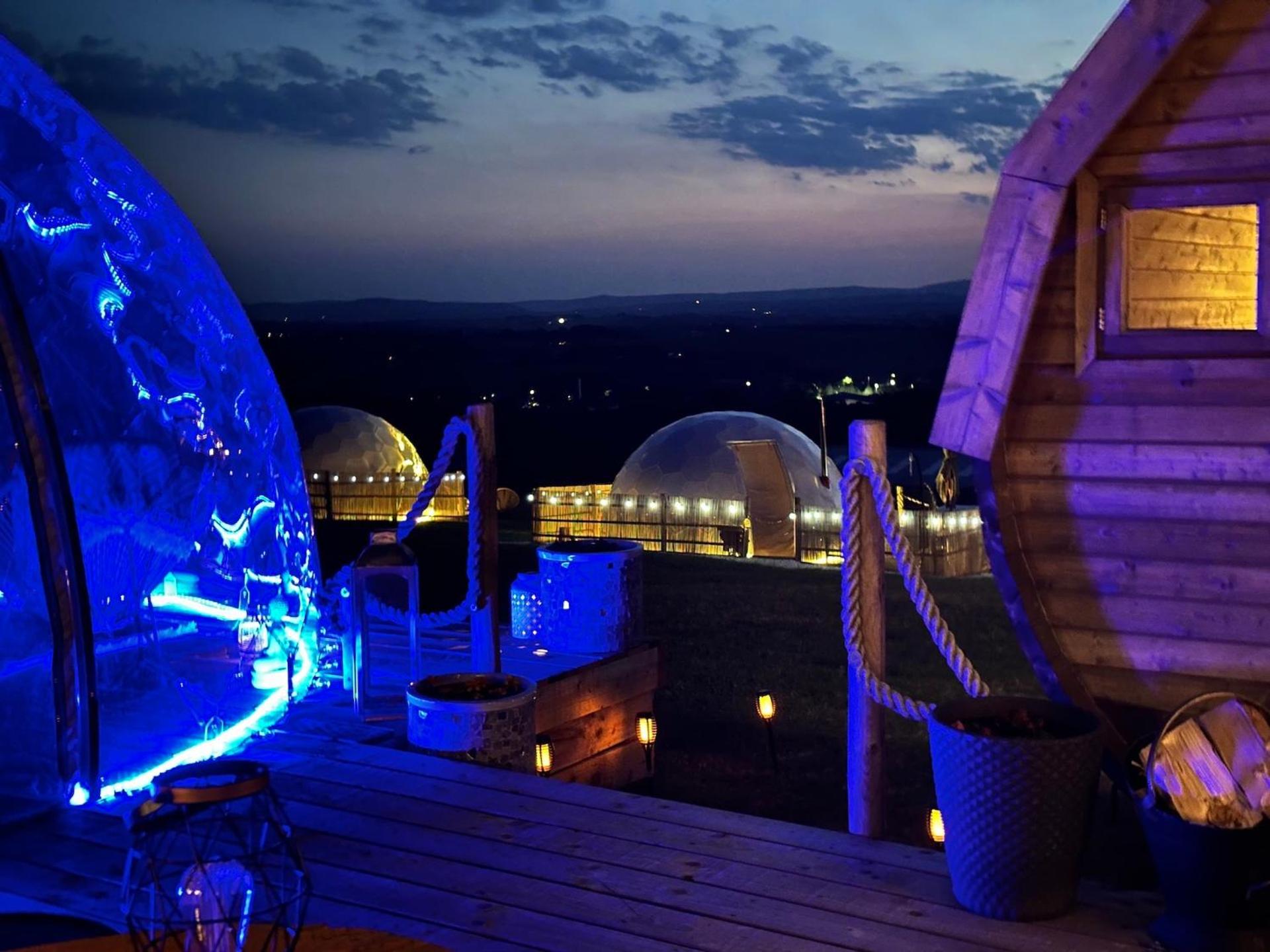 Deerstone Glamping-Boulsworth Hill Dome Hot tub