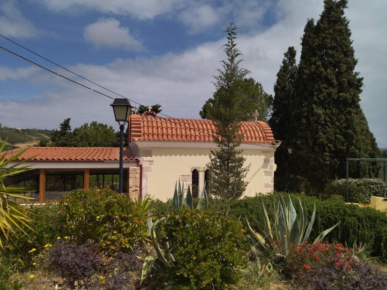Kamara village house with private pool