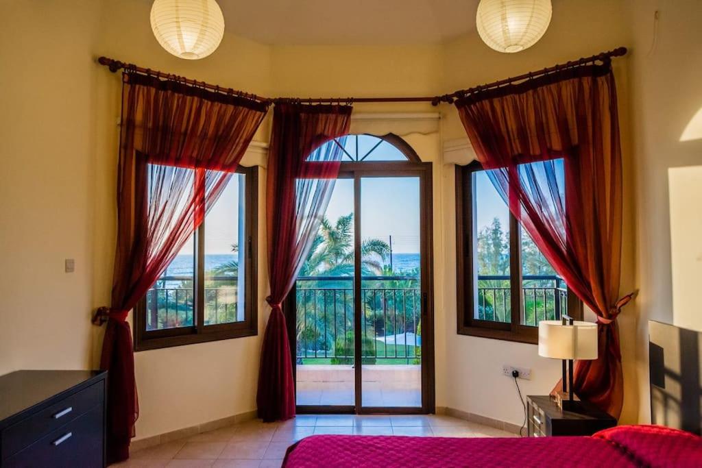 GEORGIA BEACH VILLA