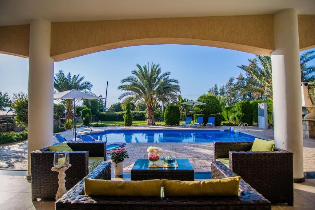 GEORGIA BEACH VILLA