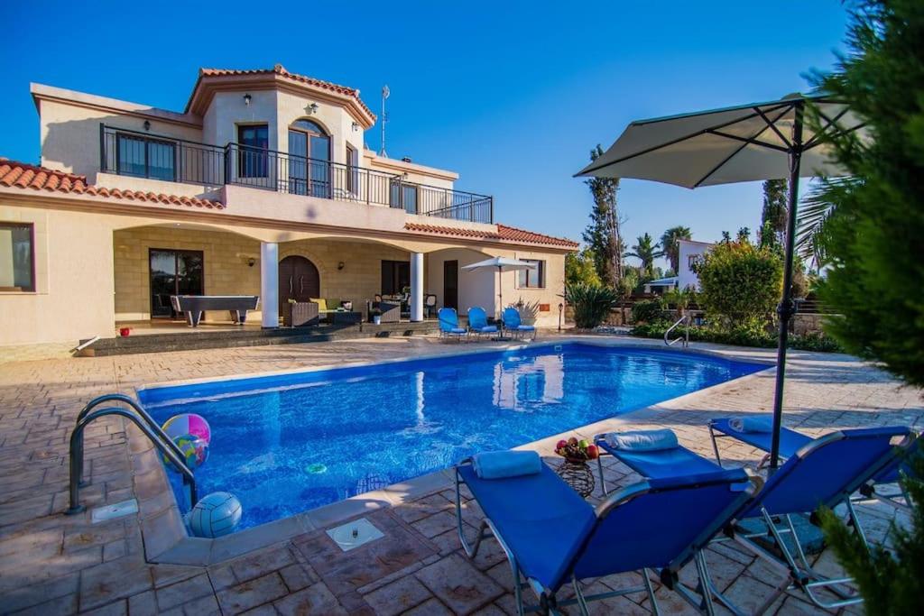 GEORGIA BEACH VILLA