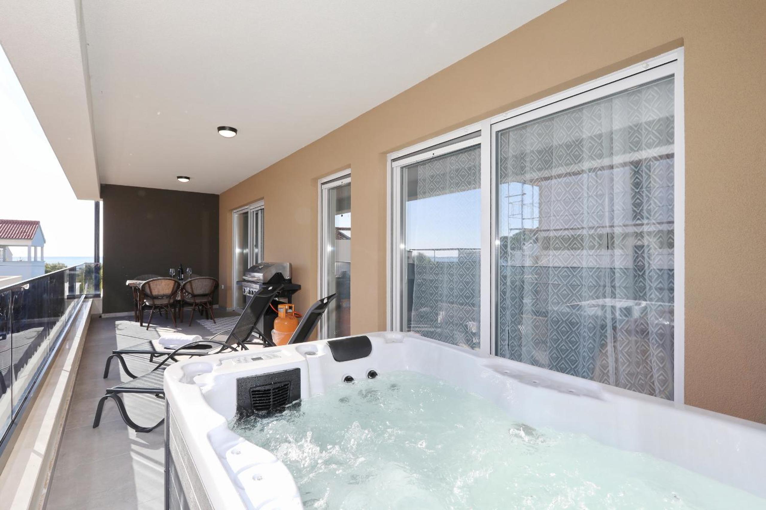 Apartment Relex with pool & Jacuzzi view 3