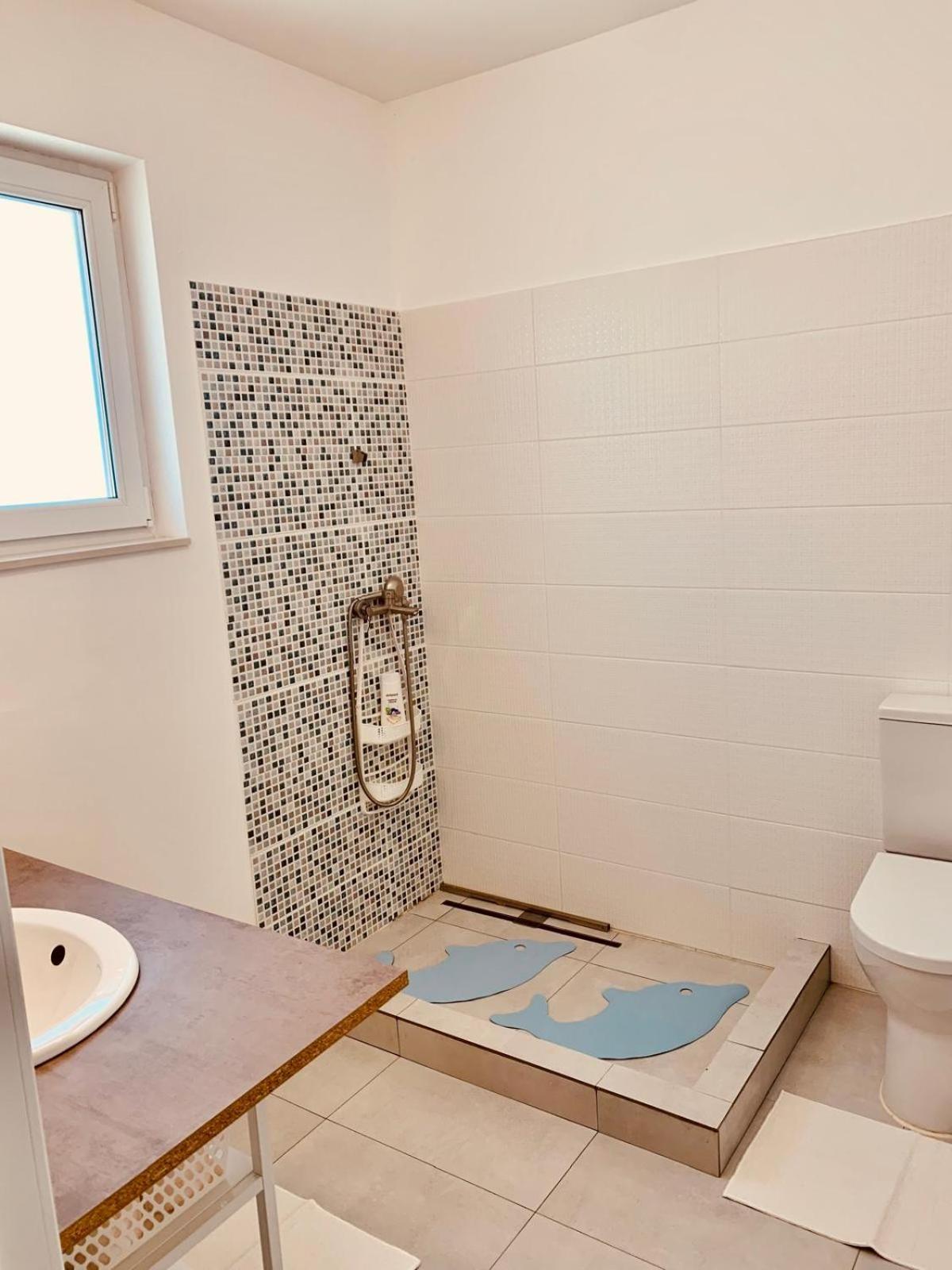 Apartament mare la casa cu locuri de parcare view 4