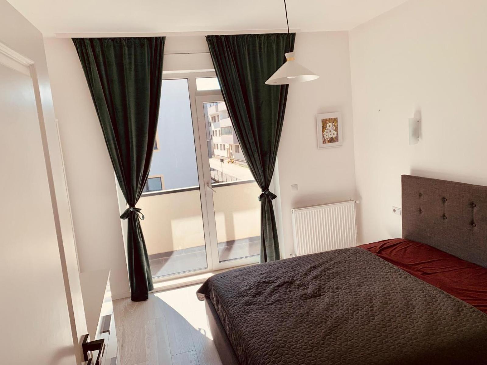 Apartament mare la casa cu locuri de parcare view 5
