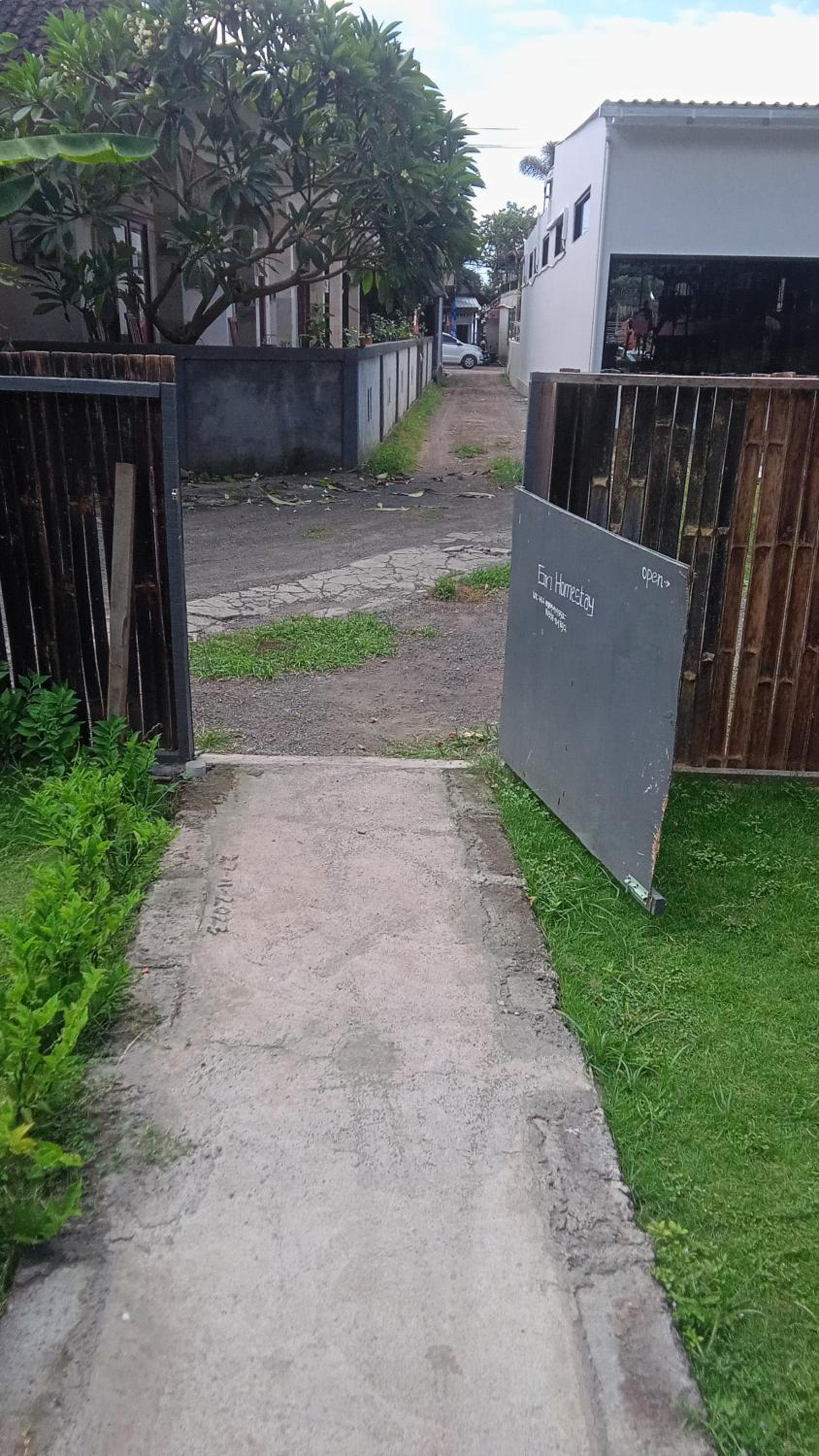 Giri Homestay