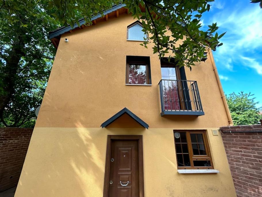 Villa Arancia Istanbul - Garden, BBQ, Sauna & Turkish Bath by the Tram in Fatih