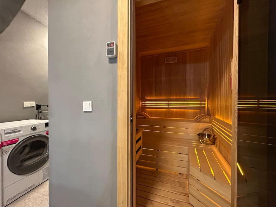 Villa Arancia Istanbul - Garden, BBQ, Sauna & Turkish Bath by the Tram in Fatih