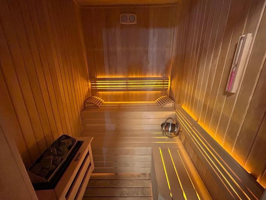 Villa Arancia Istanbul - Garden, BBQ, Sauna & Turkish Bath by the Tram in Fatih