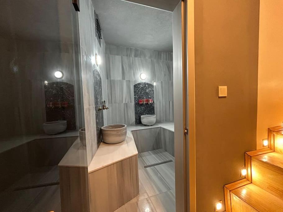 Villa Arancia Istanbul - Garden, BBQ, Sauna & Turkish Bath by the Tram in Fatih