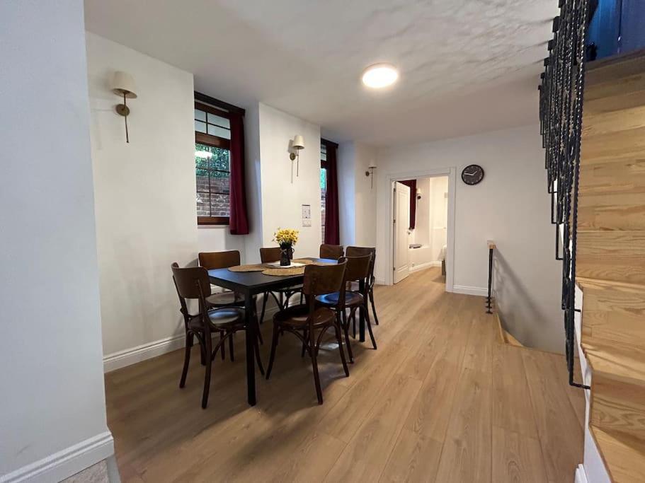 Villa Arancia Istanbul - Garden, BBQ, Sauna & Turkish Bath by the Tram in Fatih