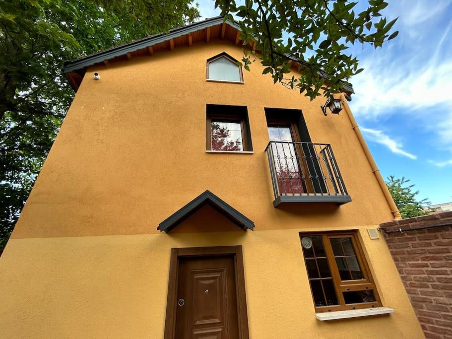 Villa Arancia Istanbul - Garden, BBQ, Sauna & Turkish Bath by the Tram in Fatih