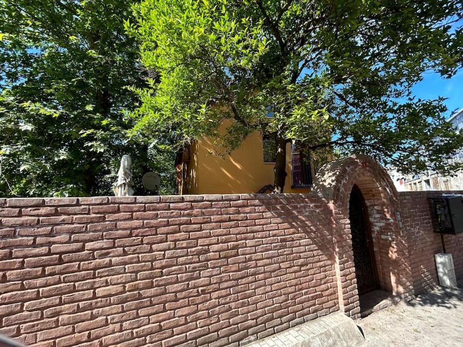 Villa Arancia Istanbul - Garden, BBQ, Sauna & Turkish Bath by the Tram in Fatih
