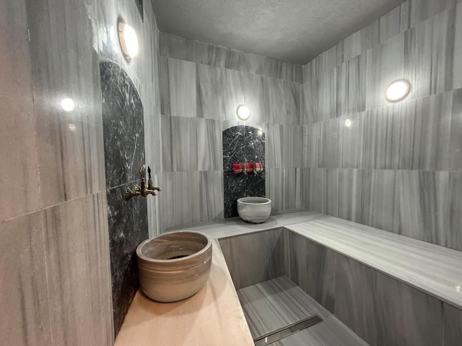Villa Arancia Istanbul - Garden, BBQ, Sauna & Turkish Bath by the Tram in Fatih