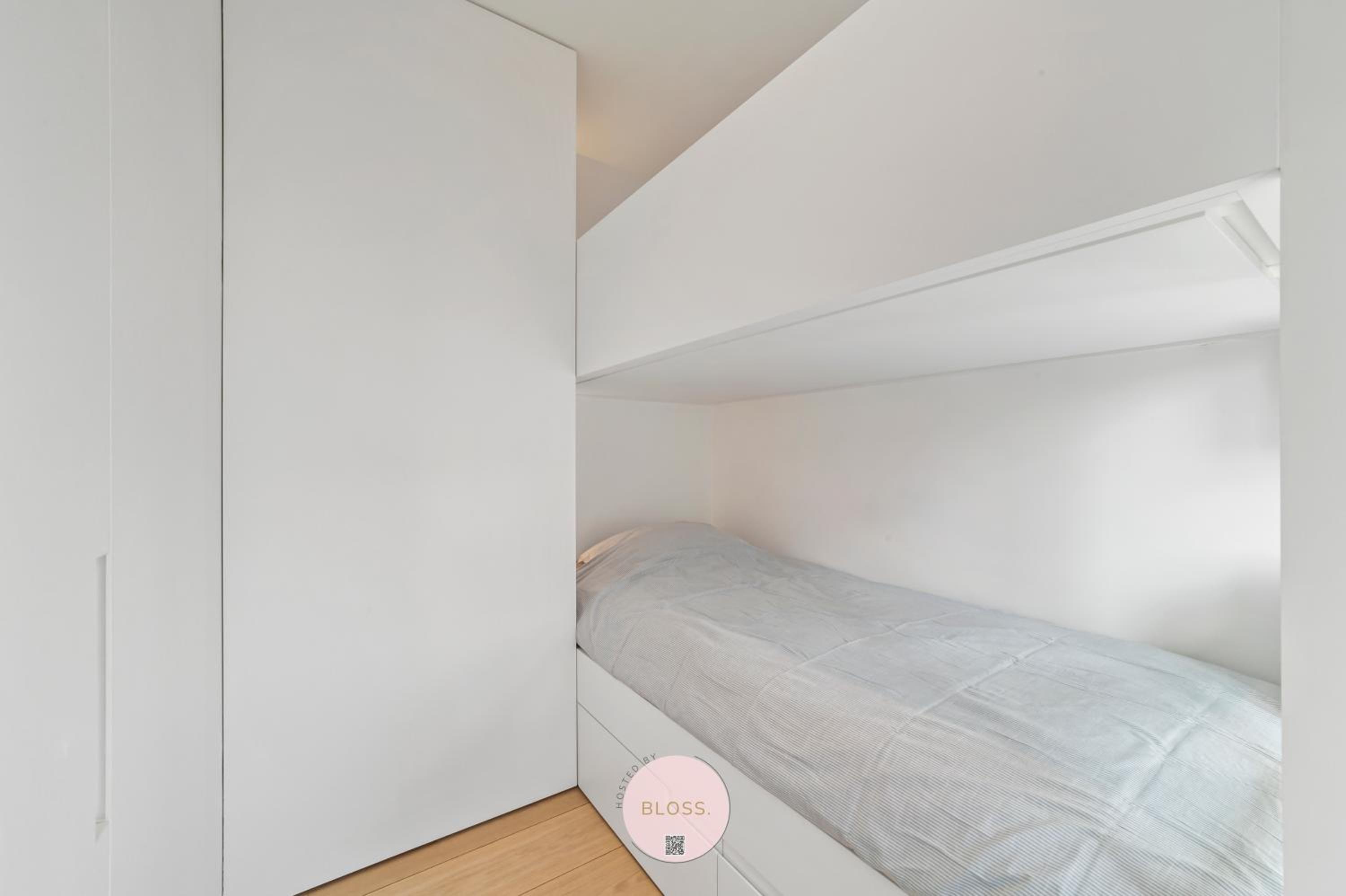 Coxy Corner by BLOSS - Beachfront Deluxe Family Apartment