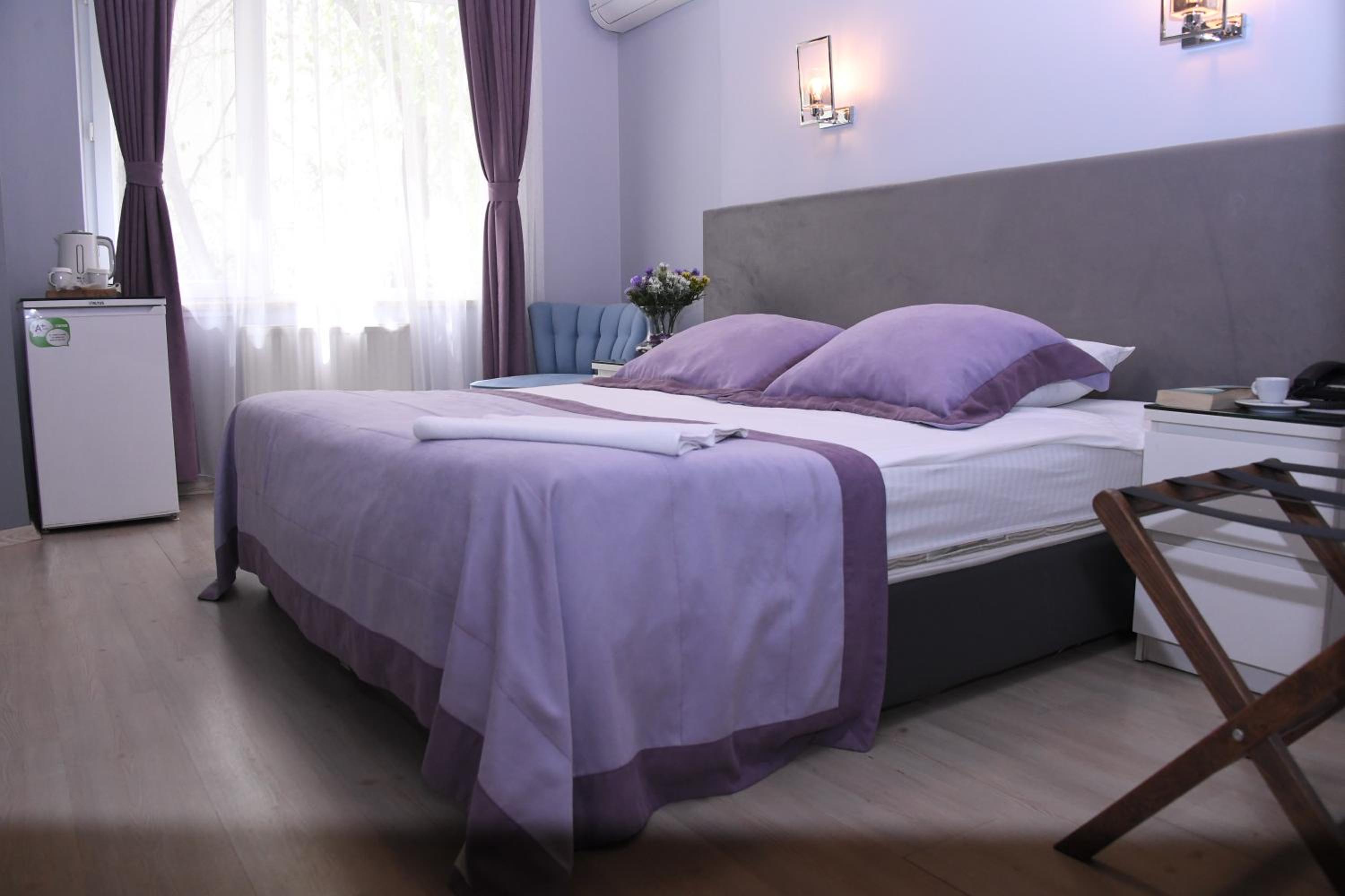 A Hotels & Suite view 3