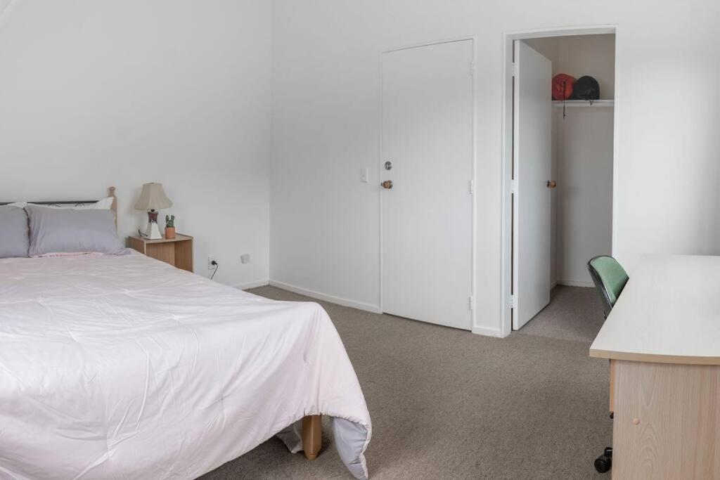 Big sale in winter three bedrooms two bathrooms in karori
