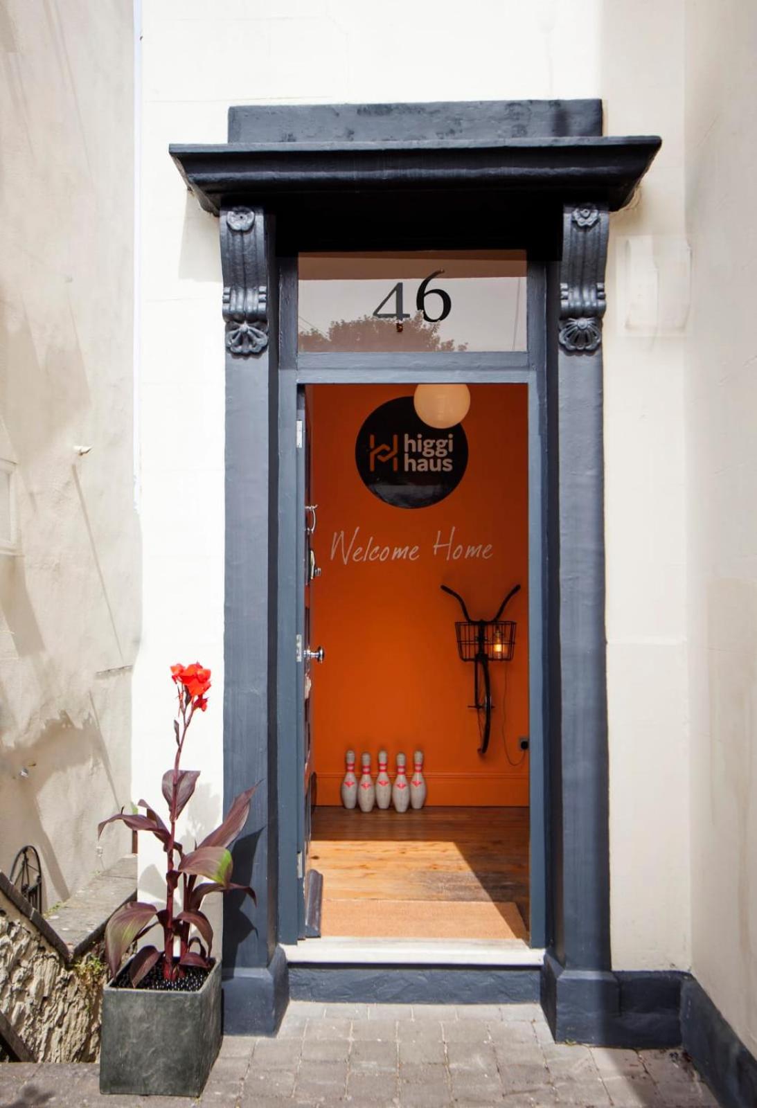 Stag & Hen Retreat - Walk to Nightlife - Sleeps 16 view 4