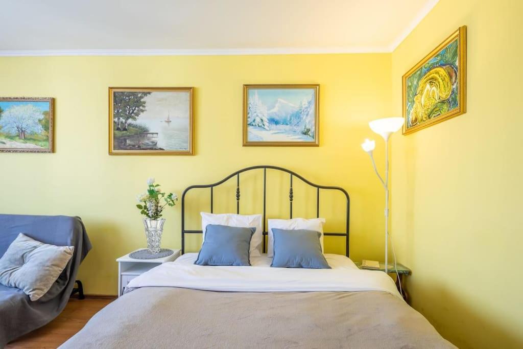 Convenient City Stay
