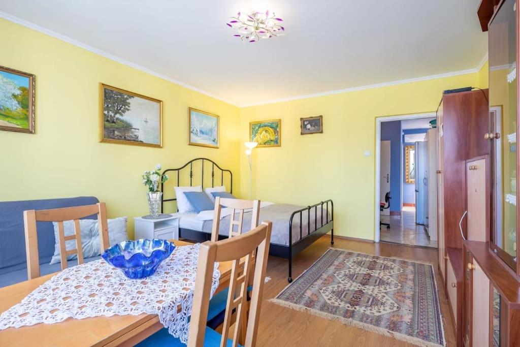 Convenient City Stay