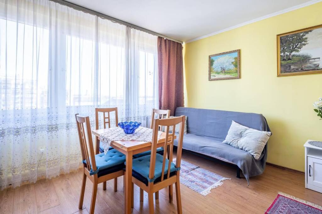 Convenient City Stay