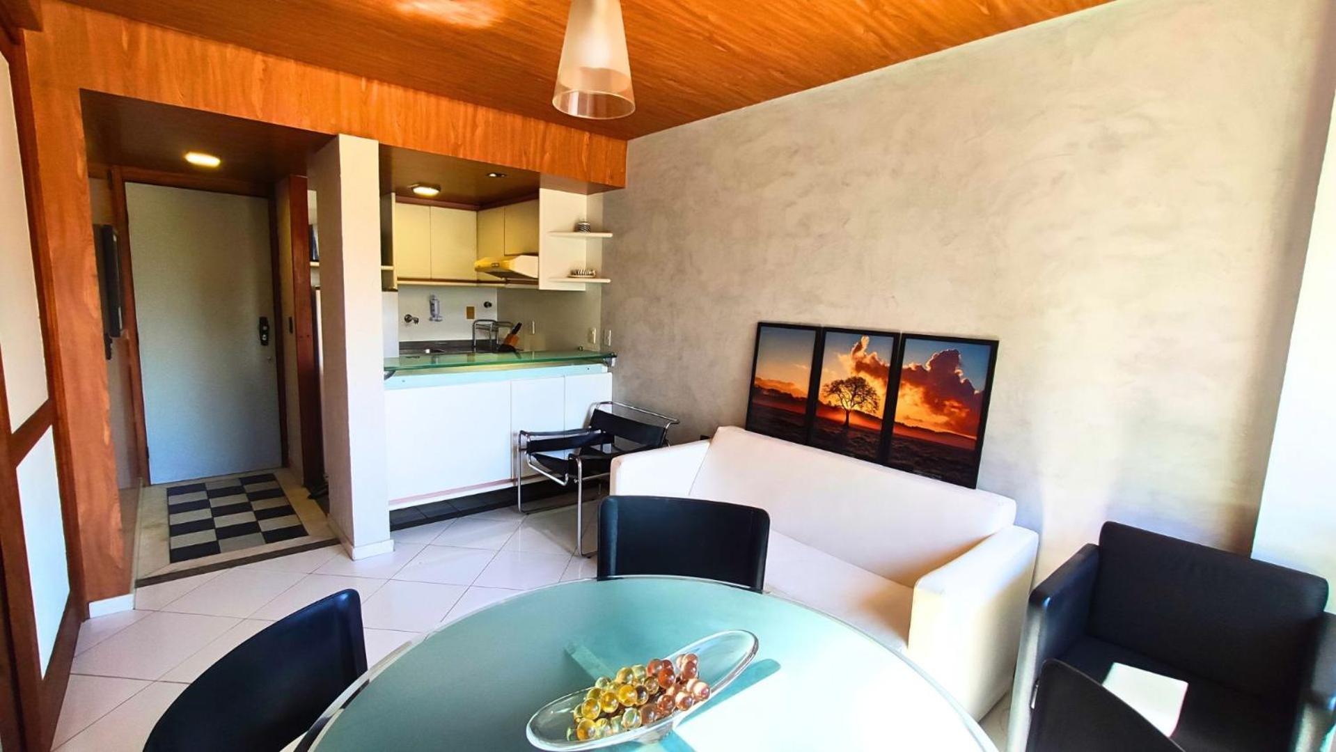 Flat Completo com cozinha no Melhor da Pituba, WIFI, Ar, Netflix, EDF Frente Mar, Piscina