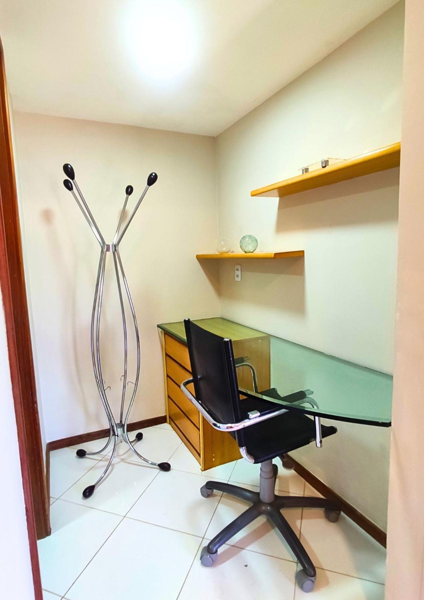 Flat Completo com cozinha no Melhor da Pituba, WIFI, Ar, Netflix, EDF Frente Mar, Piscina
