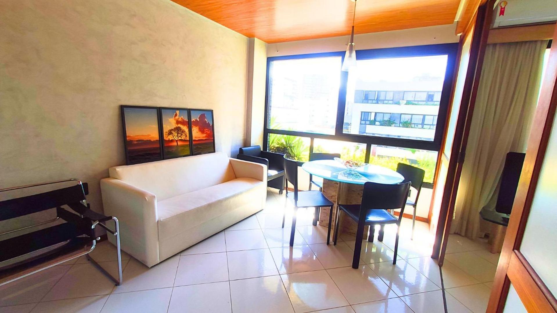 Flat Completo com cozinha no Melhor da Pituba, WIFI, Ar, Netflix, EDF Frente Mar, Piscina