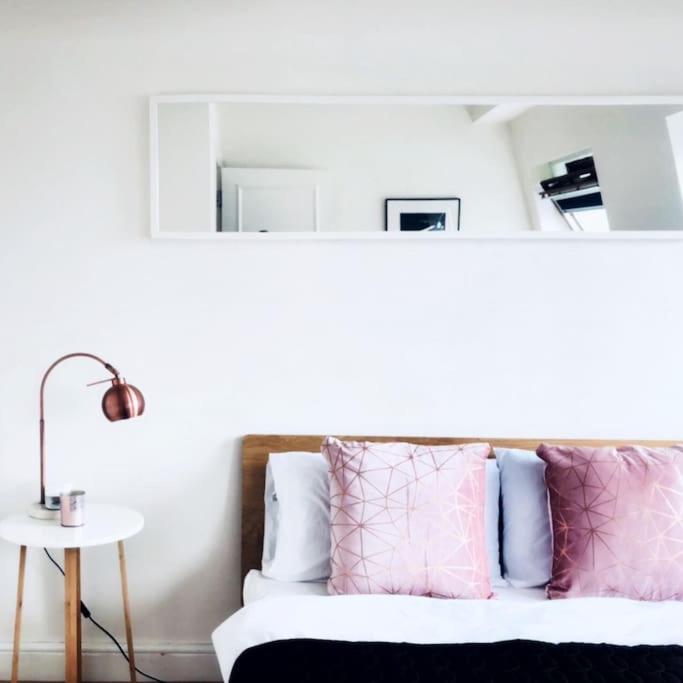 Spacious KENSINGTON Apartment - GREAT LOCATION
