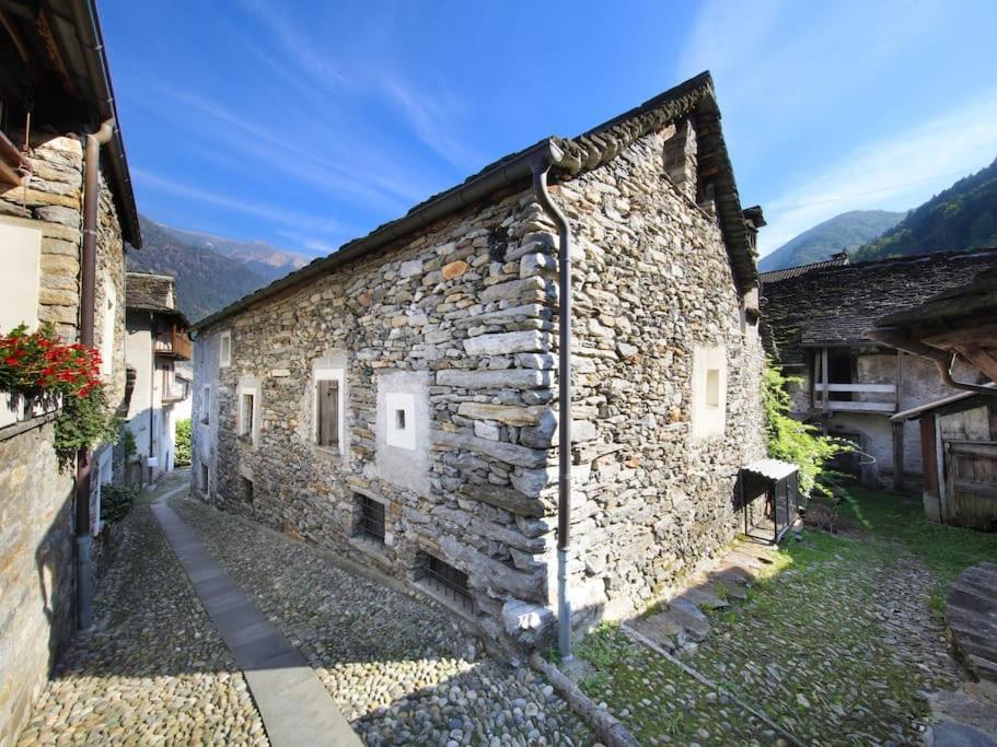 Charming Retreat- 100-Year-Old Stone Rustico