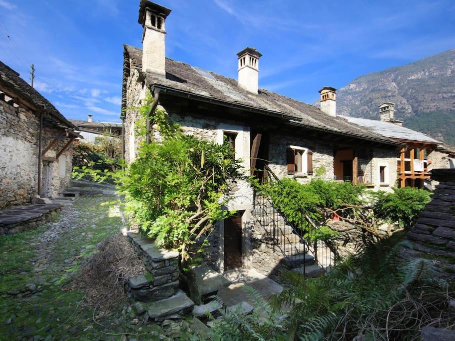 Charming Retreat- 100-Year-Old Stone Rustico