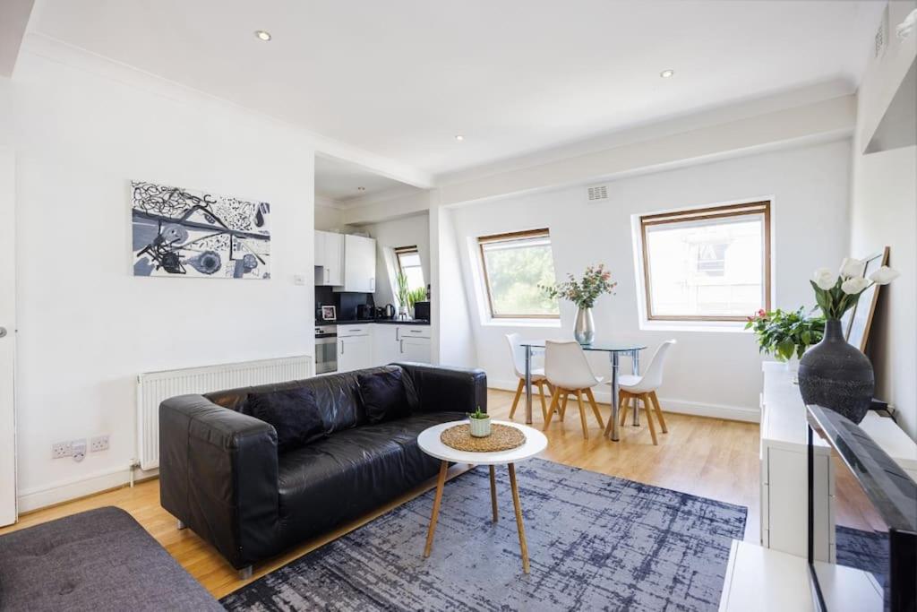 Spacious KENSINGTON Apartment - GREAT LOCATION