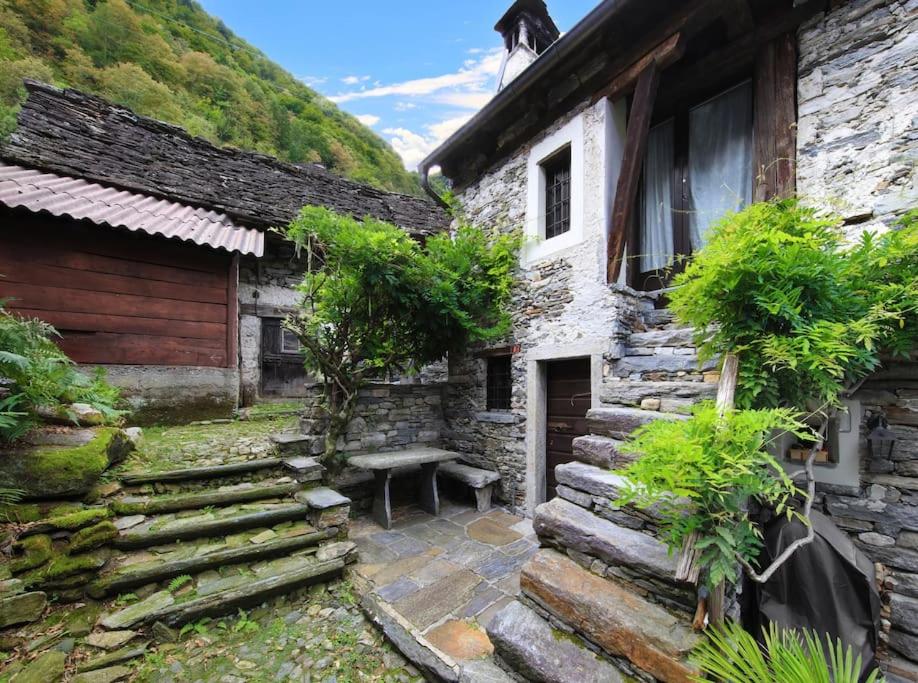 Charming Retreat- 100-Year-Old Stone Rustico
