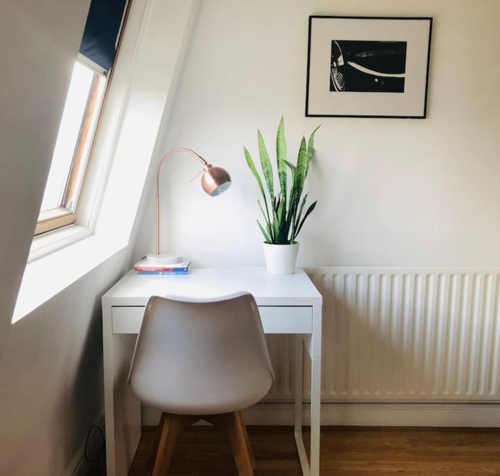 Spacious KENSINGTON Apartment - GREAT LOCATION