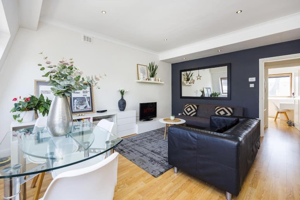 Spacious KENSINGTON Apartment - GREAT LOCATION