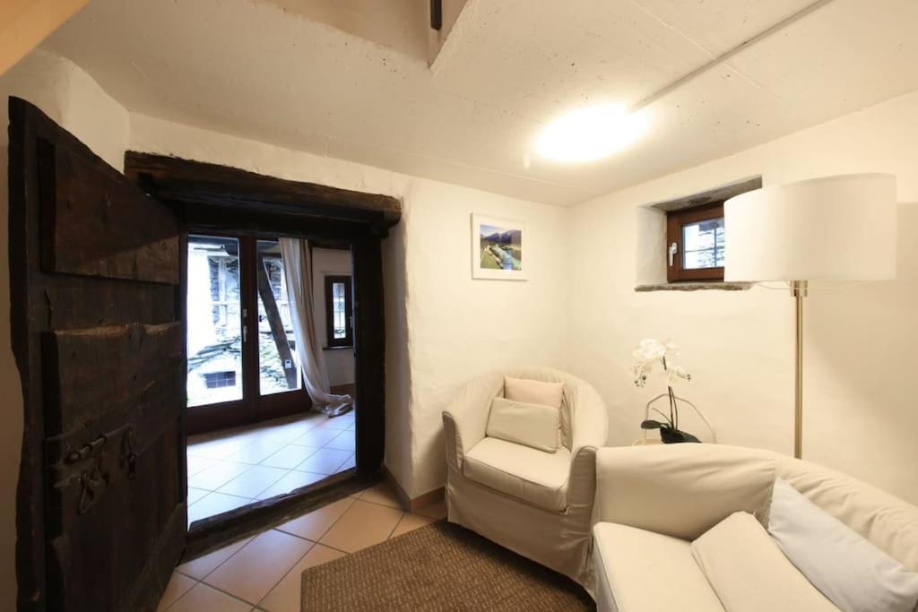 Charming Retreat- 100-Year-Old Stone Rustico