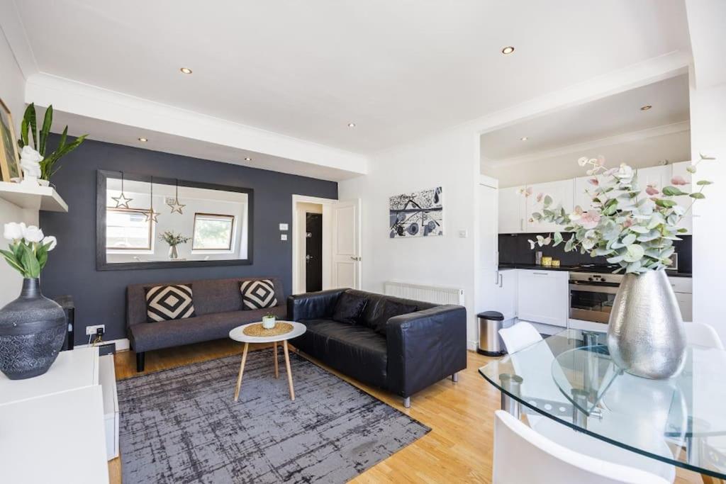 Spacious KENSINGTON Apartment - GREAT LOCATION